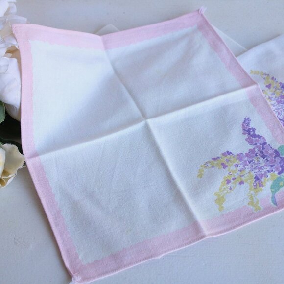 Vintage 1960s 1970s Napkins Set of Five, Floral Print on White and Pink Linen - Picture 7 of 10